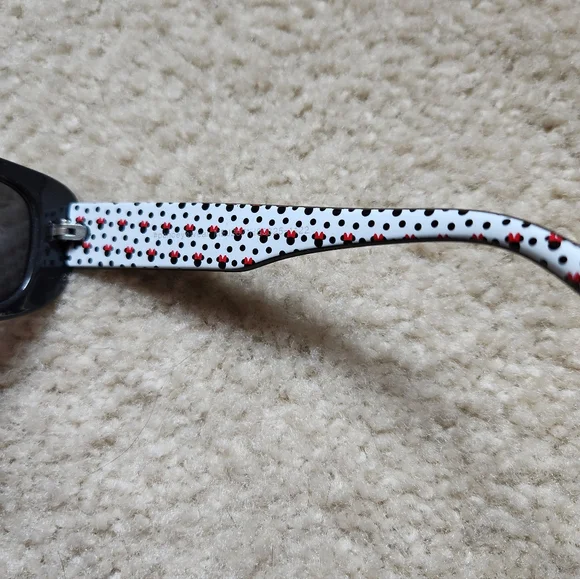 New, never worn Disney Minnie Mouse sunglasses - Picture 3 of 4